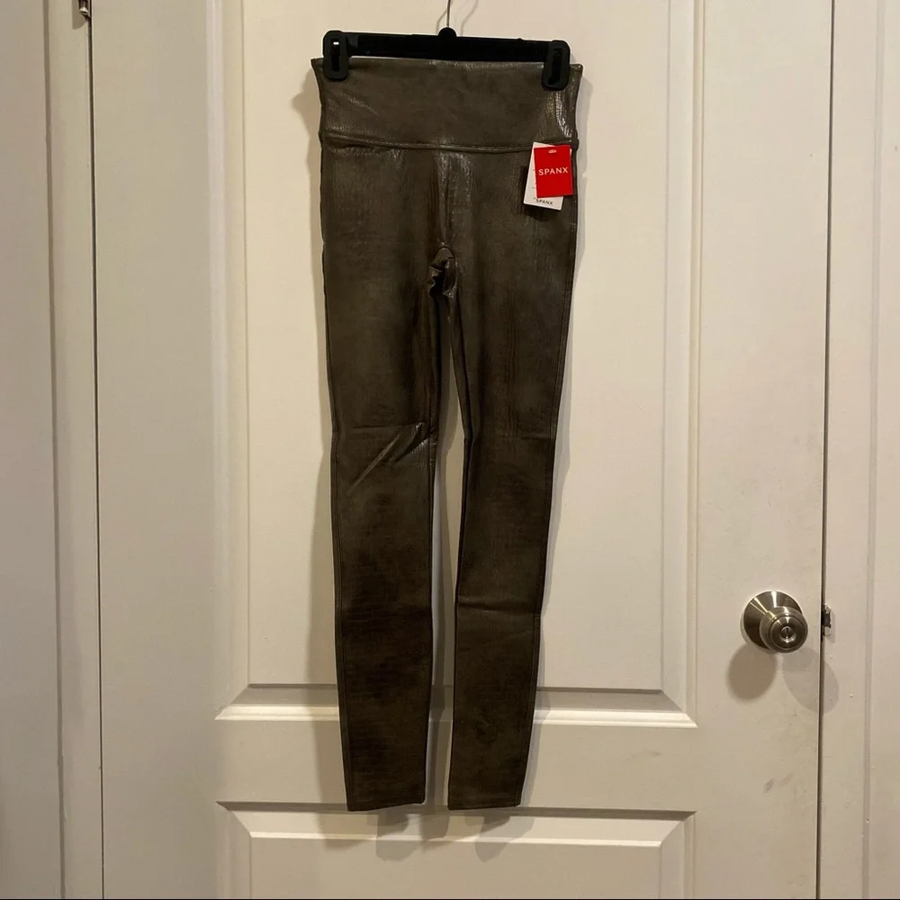 Spanx Faux Leather Croc Shine Leggings in Color Darkened Olive - Picture 4 of 5